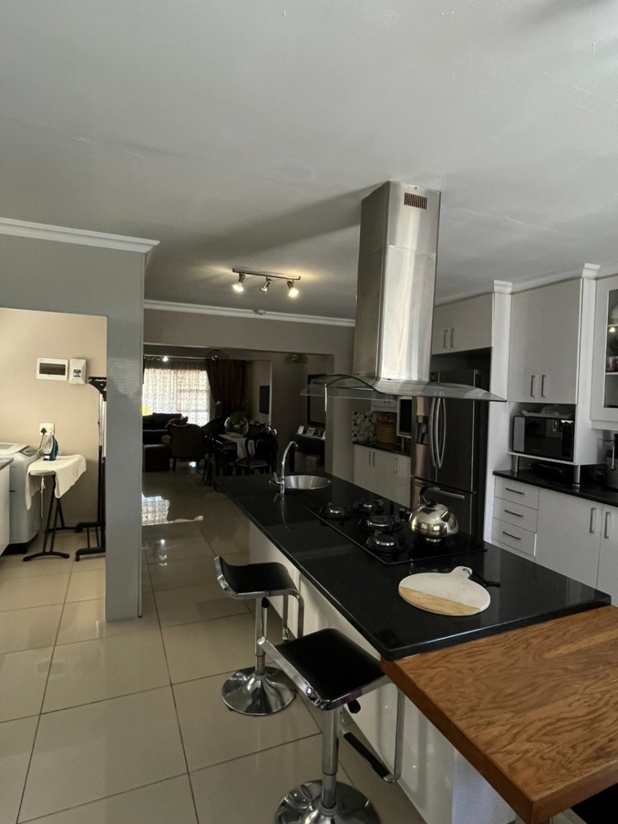 4 Bedroom Property for Sale in Abbotsford Eastern Cape